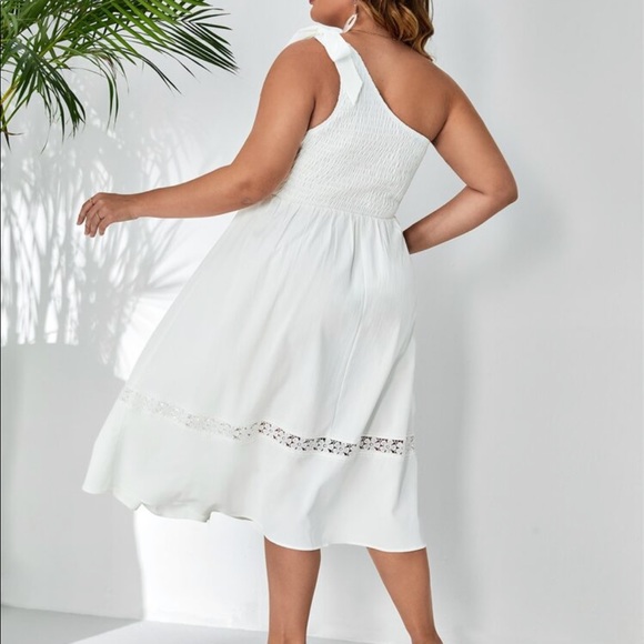 Boho Plus Size White One Shoulder Smocked Floral Lace Dress - Picture 4 of 6